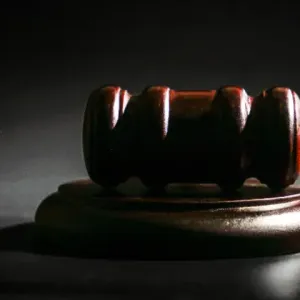 盘踞武汉多年“黑老大”黄大发一审被判死刑：犯21项罪名，涉多起强拆纠纷
