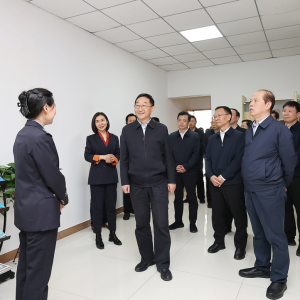省委党建引领基层高效能治理工作现场会在郑州召开 牢固树立和践行正确政绩观 持续抓党建强治理保安全护稳定 刘宁出席并讲话 王凯主持