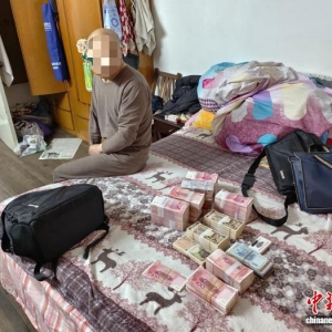 上海警方侦破非法汇兑案 400余名老人成犯罪“工具人”