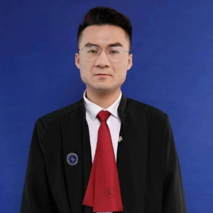 王征律师 中共党员 本科硕士毕业于兰州大学，擅长业务：民商事合同纠纷，债权债务、合同纠纷、建设工程、劳动（工伤）等