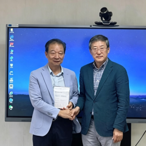 秦前红、刘茂林在中国人民大学讲授公法学研究与论文写作方法
